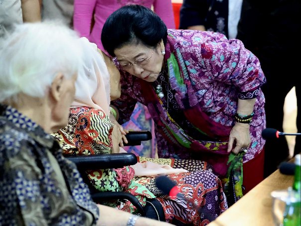Ketua Umum PDI Perjuangan Megawati Soekarnoputri menyapa Sinta Nuriyah Abdurrahman Wahid saat Silaturahmi Kebangsaan di Megawati Institute, Menteng, Jakarta Pusat, Senin (22/6/2026). (Foto: istimewa)