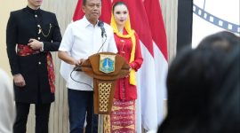 Wali Kota Jakarta Timur, Munjirin, resmi membuka tahapan Pemilihan Abang None Jakarta Timur 2026 di Ruang Pola, Kantor Wali Kota Administrasi Jakarta Timur, Sabtu (6/6/2026). (Foto: Dok. Pemkot Jaktim)