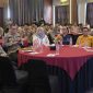 Ketua Asosiasi Media Konvergensi Indonesia (AMKI) Sumsel, Dede Umar (kedua dari kanan) bersama jajaran Polda Sumsel (Foto: Dok. AMKI Sumsel)