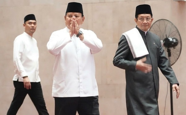 Presiden Prabowo Subianto bersama Menag Nasaruddin Umat dan Stafsus Menag Gugun Gumilar. (Foto: istimewa)