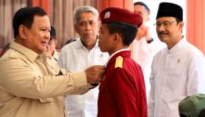Presiden Prabowo Subianto didampingi Mensos Syaifullah Yusuf meninjau Sekolah Rakyat Menengah Pertama (SRMP) 17 Tabanan, Bali, Minggu (7/6/2026). (Foto: Dok. BPMI Setpres)