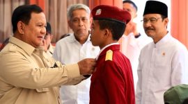Presiden Prabowo Subianto didampingi Mensos Syaifullah Yusuf meninjau Sekolah Rakyat Menengah Pertama (SRMP) 17 Tabanan, Bali, Minggu (7/6/2026). (Foto: Dok. BPMI Setpres)