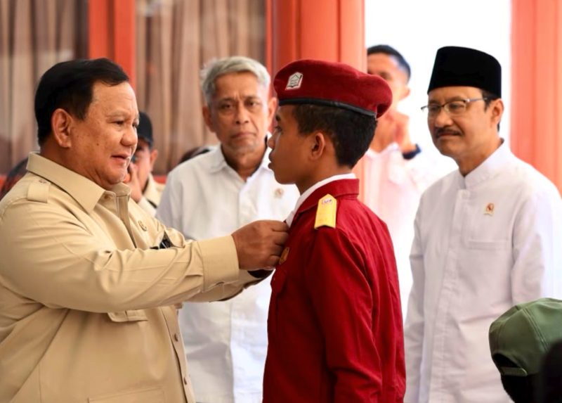 Presiden Prabowo Subianto didampingi Mensos Syaifullah Yusuf meninjau Sekolah Rakyat Menengah Pertama (SRMP) 17 Tabanan, Bali, Minggu (7/6/2026). (Foto: Dok. BPMI Setpres)
