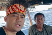 Stafsus Menag Gugun Gumilar bersama Sael, pemuda asal Manokwari Papua Barat. (Foto: Dok. Pribadi)