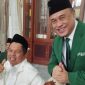 Wartawan Senior Aat Surya Safaat bersama Gubernur Jawa Barat Dedi Mulyadi usai pelantikan Pengurus Besar Mathla'ul Anwar (PBMA) masa bakti 2026-2031 di Gedung Pakuan Bandung pada 20 Juni 2026 (Foto: Dok. Humas PBMA)