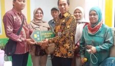 Penyerahan kunci rumah program bantuan rumah Baznas layak huni kepada keluarga dhuafa di Kelurahan Pinang Ranti, Kecamatan Makasar, Jakarta Timur, Jumat (3/7/2026). (Foto: Dok. Baznas Jaktim)