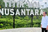 Presiden Jokowi saat meninjau pembangunan infrastruktur kawasan Ibu Kota Nusantara (IKN), di Kabupaten Penajam Paser Utara, Kaltim, Selasa, 25 Oktober 2022. (Foto: Dok. BPMI Setpres) 