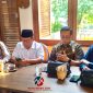 Koordinator Kosmak Ronald Loblobly (kedua kanan) bersama Sugeng Teguh Santoso (kedua kiri), Petrus Selestinus (kanan) dan Carrel Ticualu (kiri) saat konferensi pers di Jakarta, Kamis (9/7/2026). (Foto: istimewa)