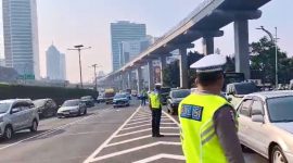 Situasi arus lalu lintas Senin (13)7/2026) di Ruas Tol Dalam Kota (Exit Tol Tegal Parang) arah Jalur Arteri terpantau pada padat. (Foto: Dok. TMC Polda Metro Jaya)