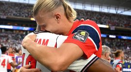 Erling Haaland memeluk Jude Bellingham usai laga perempat final Norwegia vs Inggris di Miami Stadium, Minggu (12/7/2026) pagi WIB. (Foto: Dok. X@BuggingPop)