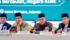 Wakil Ketua Umum Pengurus Besar Mathla'ul Anwar (PBMA) KH Zaenal Abidin Syuja'i (dua, kanan) tampil sebagai pembicara mewakili Ketua Umum PBMA pada Kongres Umat Islam Indonesia (KUII) VIII di Jakarta pada 26 Juli 2026 (Foto: Dok. PBMA)
