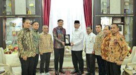 Jajaran manajemen PTPN IV PalmCo dengan Gubernur Sumbar Mahyeldi Ansharullah di Padang, Rabu (29/7/2026). (Foto: Dok. PTPN IV PalmCo)