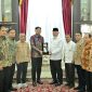 Jajaran manajemen PTPN IV PalmCo dengan Gubernur Sumbar Mahyeldi Ansharullah di Padang, Rabu (29/7/2026). (Foto: Dok. PTPN IV PalmCo)