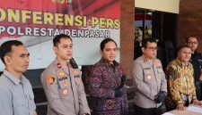 Konferensi pers terkait kematian WNA di Mapolresta Denpasar, Kamis (16/7/2026)/ (Foto: istimewa_