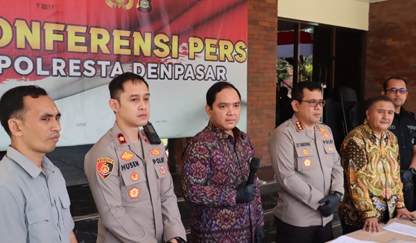 Konferensi pers terkait kematian WNA di Mapolresta Denpasar, Kamis (16/7/2026)/ (Foto: istimewa_