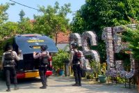 Tim Gegana saat melakukan penyisiran di SDN Srengseng Sawah 15 Jakarta Selatan terkait ancaman teror bom, Senin (13/7/2026). (Foto: istimewa)