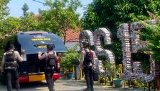 Tim Gegana saat melakukan penyisiran di SDN Srengseng Sawah 15 Jakarta Selatan terkait ancaman teror bom, Senin (13/7/2026). (Foto: istimewa)