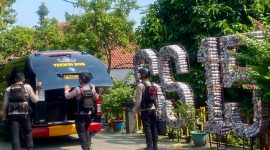 Tim Gegana saat melakukan penyisiran di SDN Srengseng Sawah 15 Jakarta Selatan terkait ancaman teror bom, Senin (13/7/2026). (Foto: istimewa)