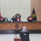 Tifauzia Tyassuma atau dokter Tifa menjalani sidang perdana di Pengadilan Negeri Jakarta Timur, Kamis (2/7/2026). Persidangan dipimpin Ketua Majelis Hakim Christina Endarwati didampingi hakim anggota Rudi Rafli Siregar dan Mathilda Chrystina Katarina. (Foto: istimewa)