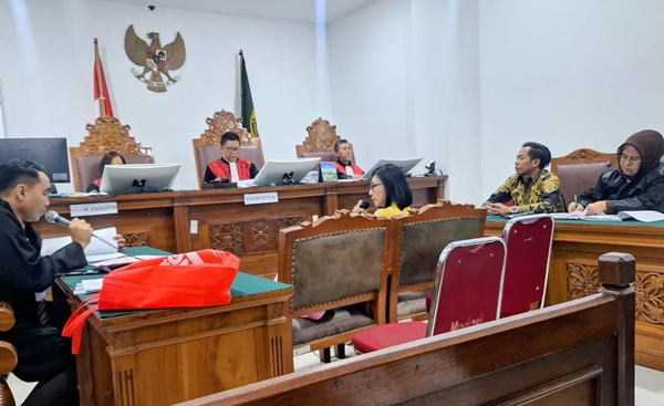 Sidang perkara dugaan pencemaran nama baik dengan terdakwa Pendiri Yayasan Rumah Singgah Cat Lover in the World (Clow), Wahyu Winono alias Bimbim (38) di Pengadilan Negeri (PN) Jakarta Selatan, Rabu (8/7/2026). (Foto: ist)