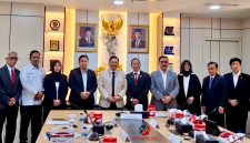 Wamenko Kumham Imipas, Otto Hasibuan (kelima dari kiri) menerima kunjungan audiensi Pengurus Badan Kerjasama Sosial Pembinaan Warga Tama (BERSAMA) di ruang kerjanya, Rabu (8/7/2026). (Foto: Dok. Humas BERSAMA)