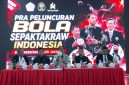 Presiden ASTAF sekaligus Sekjen ISTAF Datuk Abdul Halim Kader (tengah) didampingi Ketua Umum PB PSTI Surianto (kedua dari kanan) dan jajaran pengurus PB PSTI saat penutupan Pelatihan Wasit ASTAF di Universitas Negeri Jakarta (UNJ), Rawamangun, Jakarta Timur, Minggu (19/7/2026). (Foto: istimewa)
