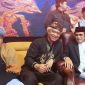 Ketua Majelis Adat Sunda (MASDA) Jawa Barat (Jabar) sekaligus Ketua Dewan Penasihat Perjuangan Wali Songgo-Laskar Sabilillah (PWI LS) Anton Charliyan dan pendakwah Rhoma Irama menghadiri pengukuhan Pengurus PWI LS Jabar periode 2026-2031 di Alun-Alun Kecamatan Haurgeulis, Kabupaten Indramayu, Sabtu (29/8/2026). (Foto: istimewa)