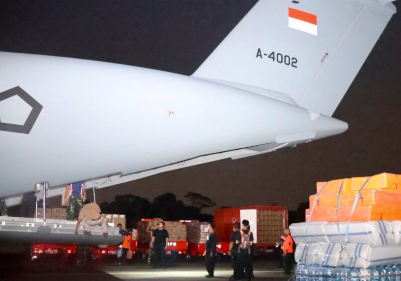 TNI AU melalui Lanud Halim Perdanakusuma telah memberangkatkan 729,9 ton bantuan kemanusiaan ke NTT selama 15 hari pascagempa bumi.(Foto: Dok. Lanud Halim Perdanakusuma)