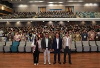 Dirut PTPN IV PalmCo Jatmiko K. Santosa (kedua dari kanan) saat Kuliah Umum di FEB UI. (Foto: Dok. PTPN IV PalmCo)