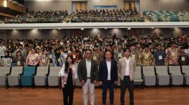 Dirut PTPN IV PalmCo Jatmiko K. Santosa (kedua dari kanan) saat Kuliah Umum di FEB UI. (Foto: Dok. PTPN IV PalmCo)