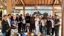 ebanyak 25 tokoh dari berbagai elemen masyarakat di Bali menyatakan dukungan terhadap Anggota DPD RI Arya Wedakarna (AWK). (Foto: istimewa)