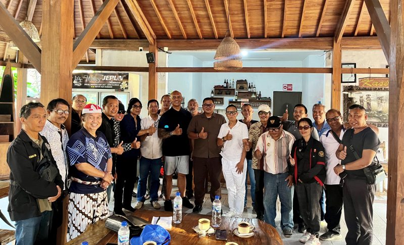 ebanyak 25 tokoh dari berbagai elemen masyarakat di Bali menyatakan dukungan terhadap Anggota DPD RI Arya Wedakarna (AWK). (Foto: istimewa)