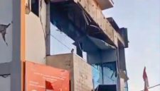 Bangunan di Flores NTT terdampak gempa bumi berkekuatan Magnitudo (M) 7,7, Sabtu (15/8/2026) dini hari. (Foto: Tangkapan Layar Video)