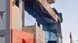 Bangunan di Flores NTT terdampak gempa bumi berkekuatan Magnitudo (M) 7,7, Sabtu (15/8/2026) dini hari. (Foto: Tangkapan Layar Video)
