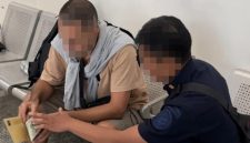 WNA asal Algeria berinisial BKH (47) dideportasi Kantor Imigrasi Kelas I TPI Denpasar setelah selesai menjalani hukuman di Rutan Bangli melalui Bandar Udara Internasional I Gusti Ngurah Rai, Bali, Jumat (21/8/2026). (Foto: Dok. Kanim Denpasar)