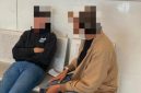 Petugas Imigrasi Ngurah Rai mengamankan WNA Australia berinisial BA setelah video yang diduga memperlihatkan aksi asusila di Bali viral di media sosial. (Foto: Kanim Ngurah Rai)