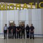 Kantor Imigrasi Kelas II Non-TPI Ponorogo mendeportasi WNA asal Tiongkok berinisial DY melalui Bandara Internasional Juanda, Surabaya, Jawa Timur, Kamis (6/8/2026). (Foto: Dok. Kanim Ponorogo)