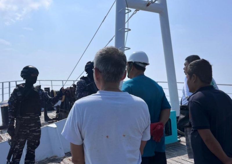 KRI Kerambit 627 TNI AL menggagalkan dugaan penyelundupan 1,3 ton narkotika yang diduga ketamin di perairan Tanjung Berakit, Kepri, Kamis (6/8/2026). (Foto: Dok. TNI AL)