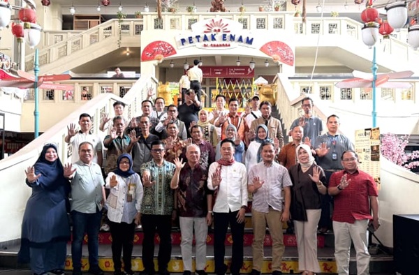Anggota Komisi A DPRD DKI Jakarta dari Fraksi PSI Kevin Wu menghadirkan Posko Pelayanan Terpadu 3-in-1 di Petak Enam, Glodok, Jakarta Barat, Sabtu (22/8/2026). (Foto: istimewa)