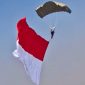 Aksi penerjun Kopassus saat peringatan HUT ke-81 RI di langit Monas, Jakarta, Senin (17/8/2026). (Foto: Tangkapan Layar Video)