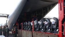 Lanud Halim Perdanakusuma mengerahkan pesawat C-130 Hercules Skadron Udara 31 untuk mengangkut pompa air dan peralatan penanganan karhutla ke wilayah Kalimantan, Selasa (25/8/2026). (Foto: Dok. Lanud Halim)