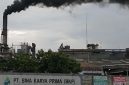 Asap hitam dari aktivitas PT Bina Karya Prima (PT BKP) di Jalan Raya Bekasi KM 27, Kelurahan Pejuang, Kota Bekasi, Jawa Barat.(Foto: istimewa)