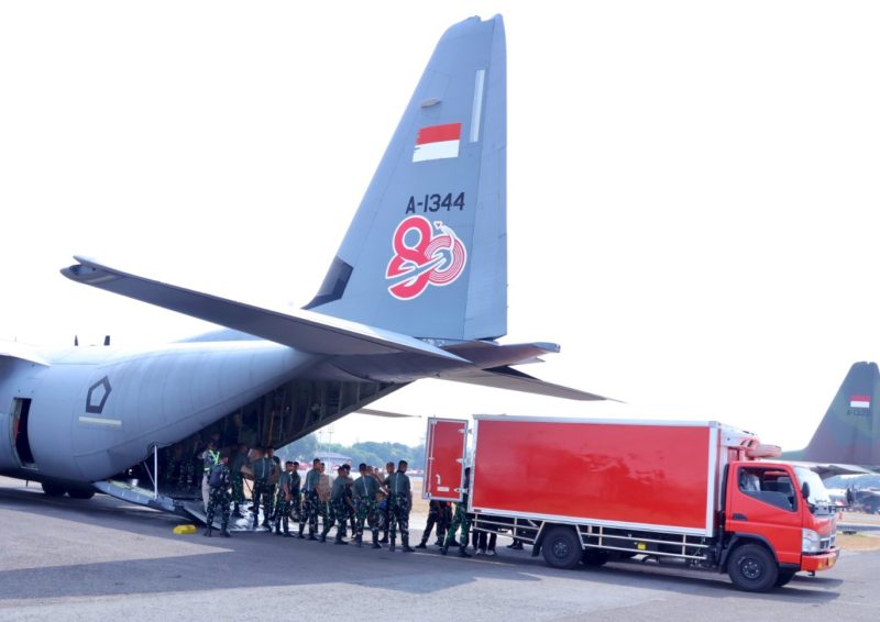 TNI AU mengerahkan pesawat angkut C-130 Hercules dan Airbus A400M untuk membawa bantuan kemanusiaan bagi masyarakat terdampak gempa bumi di NTT, Minggu (16/8/2026). (Foto: Dok. TNI AU)