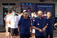 Kepala Bidang Penempatan, Keamanan, Pemulangan dan Deportasi Rudenim Pusat Tanjungpinang, I Wayan Putu Wiadnya (tengah) saat menyampaikan keterangan pers. (Foto: Dok. Rudenim Pusat Tanjungpinang)