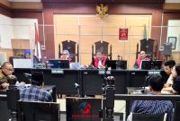 Majelis hakim pimpinan Lucky Rombot Kalalo, dengan hakim anggota Edy Toto Purba dan Dini Damayanti, saat membacakan putusan perkara sengketa lahan di PN Tangerang, Rabu (19/8/2026). (Foto: istimewa)