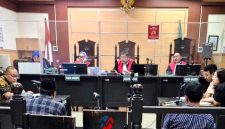 Majelis hakim pimpinan Lucky Rombot Kalalo, dengan hakim anggota Edy Toto Purba dan Dini Damayanti, saat membacakan putusan perkara sengketa lahan di PN Tangerang, Rabu (19/8/2026). (Foto: istimewa)