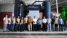 Foto bersama pihak PT Park Tahta Berjaya bersama PT Angkasa Pura Indonesia dan PT IAS Support Indonesia saat acara ceremonial pelaksanaan Proof of Concept (POC) Insinerator Park PYRO di Bandara Internasional Soekarno-Hatta, Tangerang, Selasa (22/9). (Foto: Istimewa)