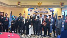 Ketum DePA-RI, TM Luthfi Yazid (tengah, berpeci hitam dan bertoga) usai melantik Pengurus DPC DePA-RI Kota Surakarta, Boyolali, Karanganyar, Sragen, Wonogiri dan Kutoharjo di Surakarta, Jawa Tengah, Sabtu, 19 September 2026 (Foto: Istimewa)
