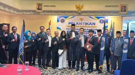Ketum DePA-RI, TM Luthfi Yazid (tengah, berpeci hitam dan bertoga) usai melantik Pengurus DPC DePA-RI Kota Surakarta, Boyolali, Karanganyar, Sragen, Wonogiri dan Kutoharjo di Surakarta, Jawa Tengah, Sabtu, 19 September 2026 (Foto: Istimewa)