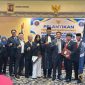 Ketum DePA-RI, TM Luthfi Yazid (tengah, berpeci hitam dan bertoga) usai melantik Pengurus DPC DePA-RI Kota Surakarta, Boyolali, Karanganyar, Sragen, Wonogiri dan Kutoharjo di Surakarta, Jawa Tengah, Sabtu, 19 September 2026 (Foto: Istimewa)